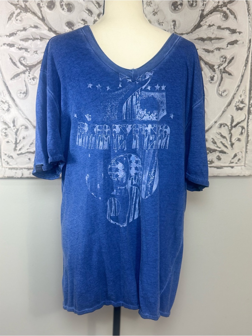 Vintage-Style Blue Graphic Men’s Shirt